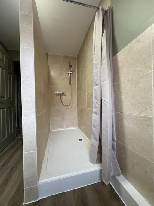 The Rose- Grd Floor, 2-5 Beds, Smarttv, Uni, Tram, M250 Fibre Appartement Nottingham Buitenkant foto